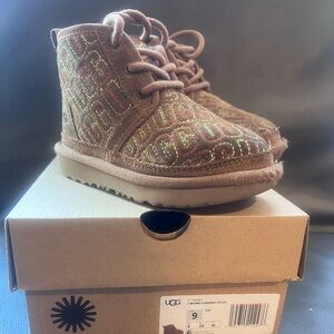 T Neumel ll Graphic Stitch